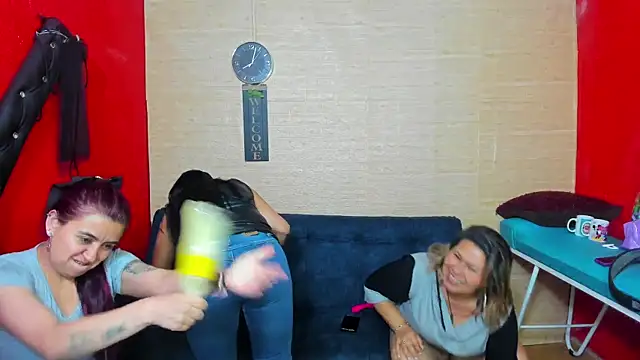 Snapshot of lesbiancuple chatting on September 28, 2025, 1:01 am lesbiancuple online show from September 28, 2025, 1:01 am