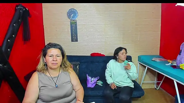 Snapshot of lesbiancuple chatting on October 28, 2025, 12:33 am lesbiancuple online show from October 28, 2025, 12:33 am