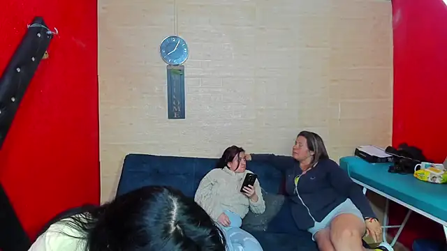 Snapshot of lesbiancuple chatting on November 7, 2025, 1:10 am lesbiancuple online show from November 7, 2025, 1:10 am