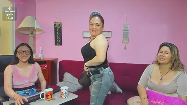 Snapshot of lesbiancuple chatting on October 11, 2025, 1:01 pm lesbiancuple online show from October 11, 2025, 1:01 pm