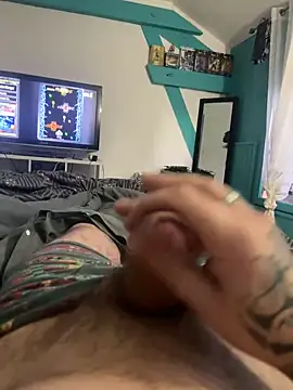 Snapshot of RenaudS-02 chatting on March 18, 2025, 5:45 am RenaudS-02 online show from March 18, 2025, 5:45 am