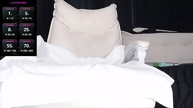 Snapshot of qianqian_ chatting on November 28, 2025, 10:48 am qianqian online show from November 28, 2025, 10:48 am