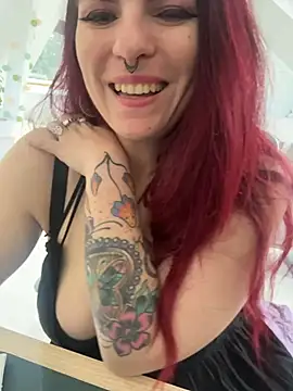 Snapshot of LunaMoongirl chatting on December 18, 2025, 11:03 am LunaMoongirl online show from December 18, 2025, 11:03 am