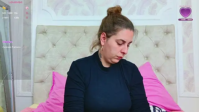 KarinaNoir online show from April 15, 2026, 3:56 am