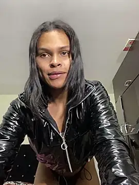 Snapshot of _diamondpamela chatting on December 15, 2025, 10:48 pm diamondpamela online show from December 15, 2025, 10:48 pm