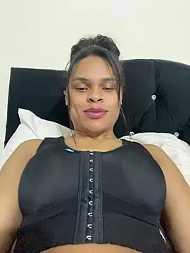 Snapshot of _diamondpamela chatting on May 18, 2026, 11:20 pm diamondpamela online show from May 18, 2026, 11:20 pm