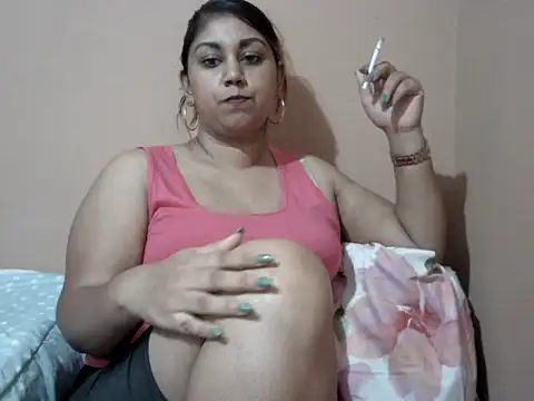 Snapshot of bellachow10 chatting on December 22, 2025, 12:27 pm bellachow10 online show from December 22, 2025, 12:27 pm