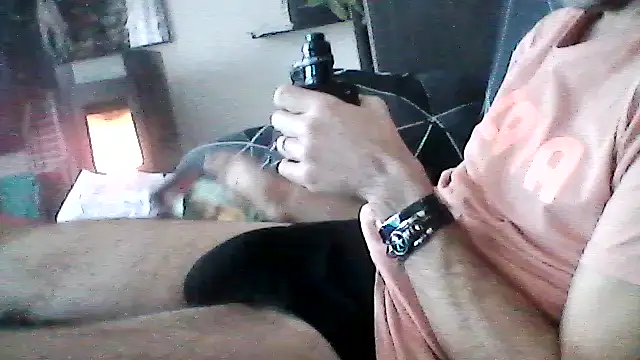 Snapshot of mickzizi chatting on January 12, 2026, 10:22 am mickzizi online show from January 12, 2026, 10:22 am