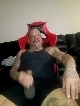 Snapshot of yellowwetfox chatting on February 5, 2026, 2:35 pm yellowwetfox online show from February 5, 2026, 2:35 pm