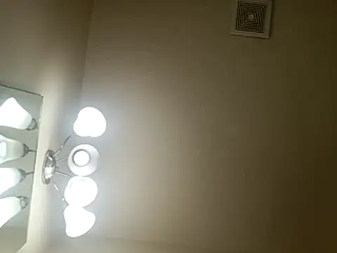 yellowwetfox online show from April 15, 2026, 1:37 pm