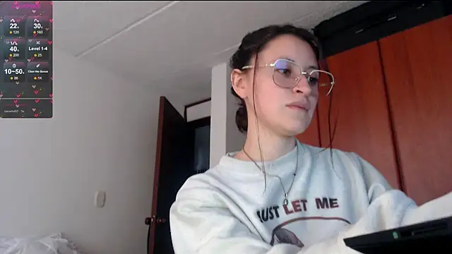 Snapshot of Juls_winter_ chatting on February 16, 2025, 7:05 pm Juls winter online show from February 16, 2025, 7:05 pm