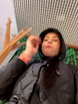 CrazzyChicks online show from April 21, 2026, 7:48 am