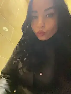 CrazzyChicks online show from November 3, 2025, 8:07 am