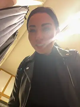 CrazzyChicks online show from September 12, 2025, 6:24 am