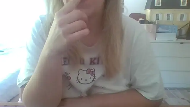 BondageGirl35 online show from March 28, 2026, 8:15 am