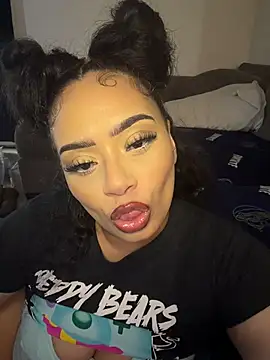 Snapshot of CarmelaAnthony chatting on October 29, 2025, 4:06 pm CarmelaAnthony online show from October 29, 2025, 4:06 pm