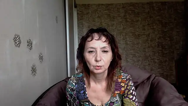 Snapshot of AnnieEltgant chatting on June 2, 2026, 7:41 am AnnieEltgant online show from June 2, 2026, 7:41 am