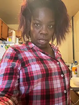 Snapshot of ChocolateBuns101 chatting on November 16, 2025, 2:33 pm ChocolateBuns101 online show from November 16, 2025, 2:33 pm