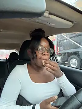 Snapshot of ChocolateBuns101 chatting on December 28, 2024, 9:19 pm ChocolateBuns101 online show from December 28, 2024, 9:19 pm