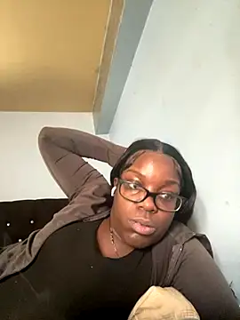 Snapshot of ChocolateBuns101 chatting on November 13, 2025, 8:24 pm ChocolateBuns101 online show from November 13, 2025, 8:24 pm