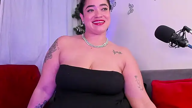 Snapshot of HannaMiills@xh chatting on May 25, 2026, 1:54 pm HannaMiillsxh online show from May 25, 2026, 1:54 pm