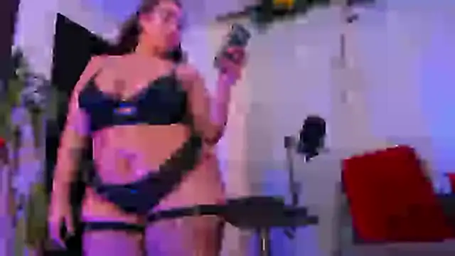 HannaMiillsxh online show from April 21, 2026, 2:01 pm