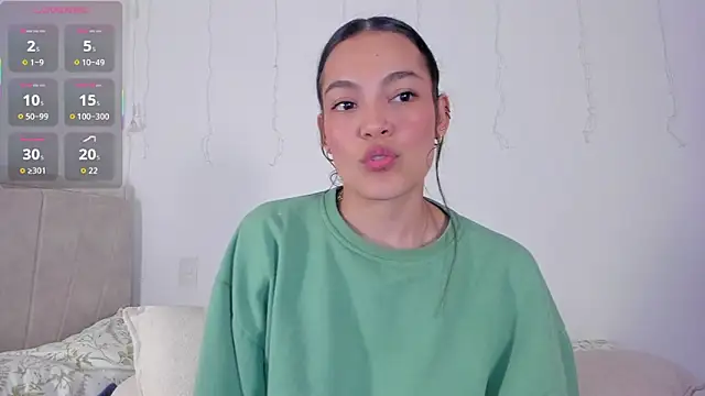 TIFFANYRUSSO online show from January 13, 2026, 11:08 pm