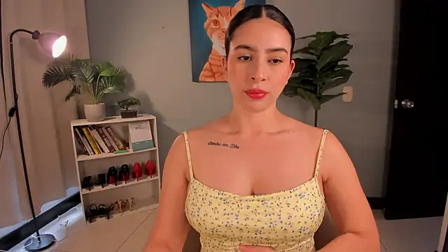 LiaPearce online show from April 23, 2026, 4:08 pm