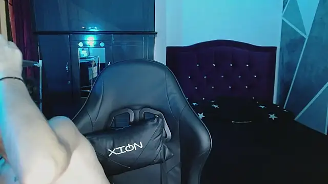 littlextreme online show from April 14, 2026, 12:15 am