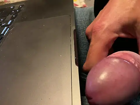 juicyprecumboy online show from April 17, 2026, 2:47 am