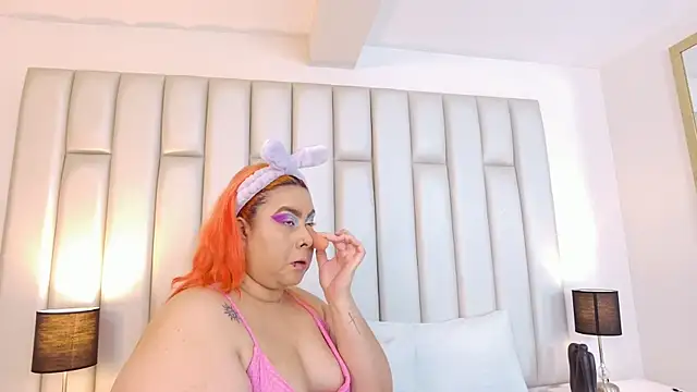 aandreaperez online show from November 29, 2025, 12:49 pm