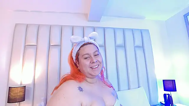 aandreaperez online show from November 24, 2025, 11:54 am