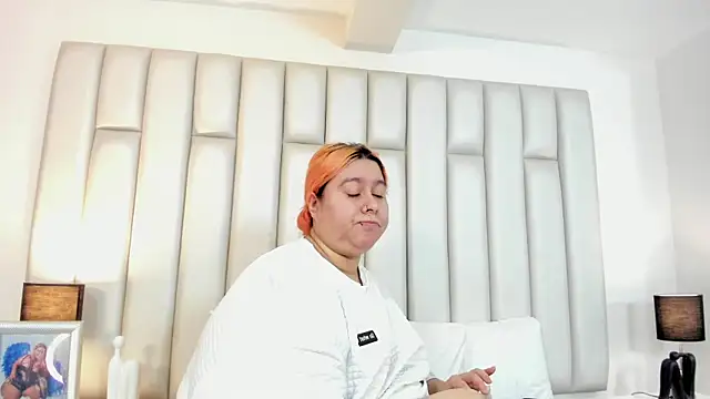 aandreaperez online show from October 20, 2025, 12:38 pm