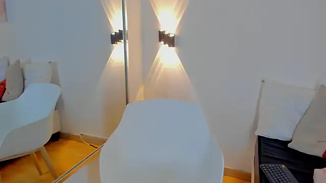 EmilySumer online show from February 28, 2026, 7:57 pm