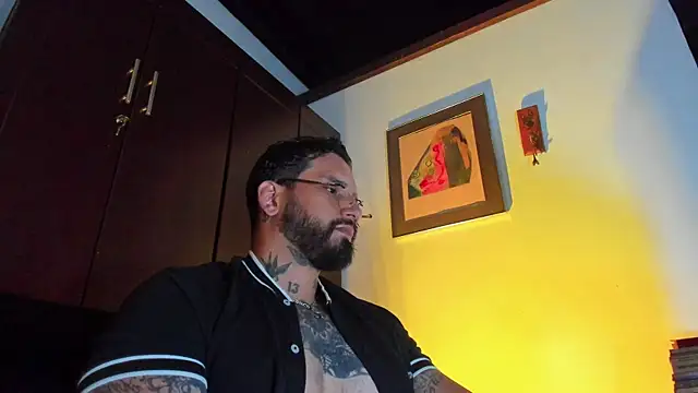 Snapshot of CamiloGray_ chatting on May 29, 2026, 1:39 pm CamiloGray online show from May 29, 2026, 1:39 pm