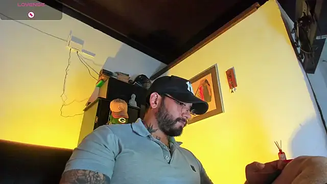 CamiloGray  online show from November 18, 2025, 2:42 pm