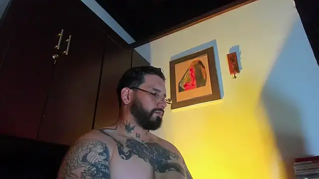 Snapshot of CamiloGray_ chatting on May 19, 2026, 2:35 pm CamiloGray online show from May 19, 2026, 2:35 pm
