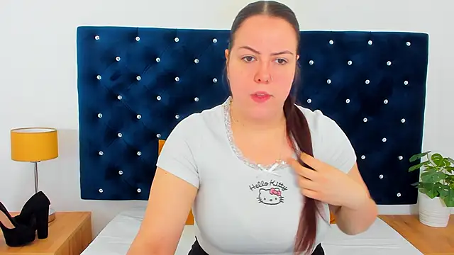 EvaLick online show from February 12, 2026, 6:24 am