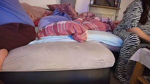 HotBiPaar online show from March 13, 2025, 9:48 pm