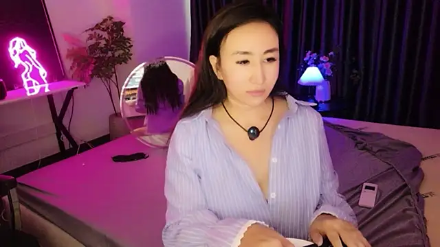 Snapshot of AsianQueens chatting on June 27, 2026, 1:44 am AsianQueens online show from June 27, 2026, 1:44 am