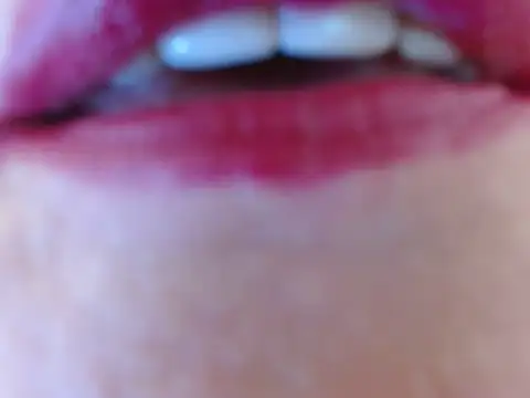 keiila  online show from November 11, 2025, 2:39 am