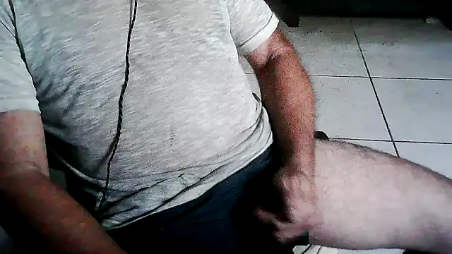 eduar570 online show from April 2, 2026, 9:38 am