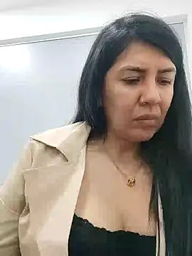 Snapshot of aisha_latina chatting on February 24, 2025, 6:47 pm aisha latina online show from February 24, 2025, 6:47 pm