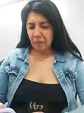 Snapshot of aisha_latina chatting on February 5, 2025, 2:16 pm aisha latina online show from February 5, 2025, 2:16 pm