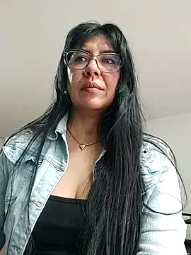 Snapshot of aisha_latina chatting on November 10, 2025, 4:45 pm aisha latina online show from November 10, 2025, 4:45 pm