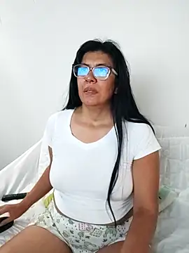 Snapshot of aisha_latina chatting on February 6, 2026, 3:19 pm aisha latina online show from February 6, 2026, 3:19 pm