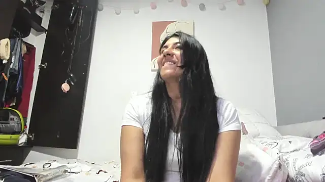Snapshot of aisha_latina chatting on February 13, 2025, 12:02 am aisha latina online show from February 13, 2025, 12:02 am