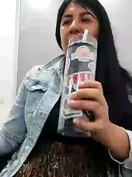 Snapshot of aisha_latina chatting on February 20, 2025, 7:41 pm aisha latina online show from February 20, 2025, 7:41 pm