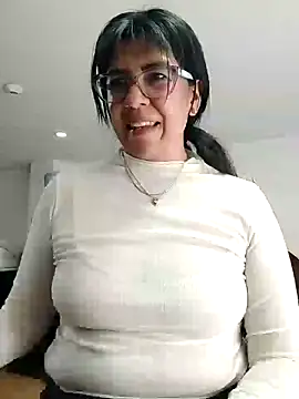 Snapshot of aisha_latina chatting on November 5, 2025, 2:53 pm aisha latina online show from November 5, 2025, 2:53 pm
