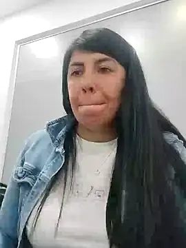 Snapshot of aisha_latina chatting on February 6, 2025, 7:18 pm aisha latina online show from February 6, 2025, 7:18 pm